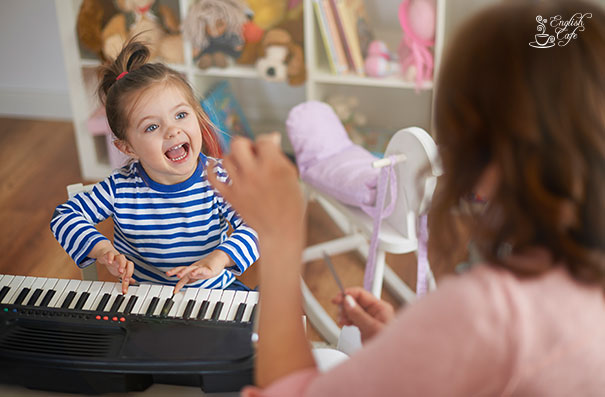 Anak anak belajar bahasa inggris lewat bernyanyi