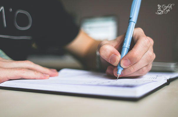 write adalah menulis jadi lanjut menulis lagi