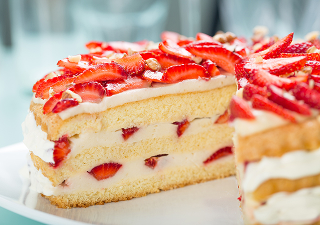 6. How-To-Make-Strawberry-Cake